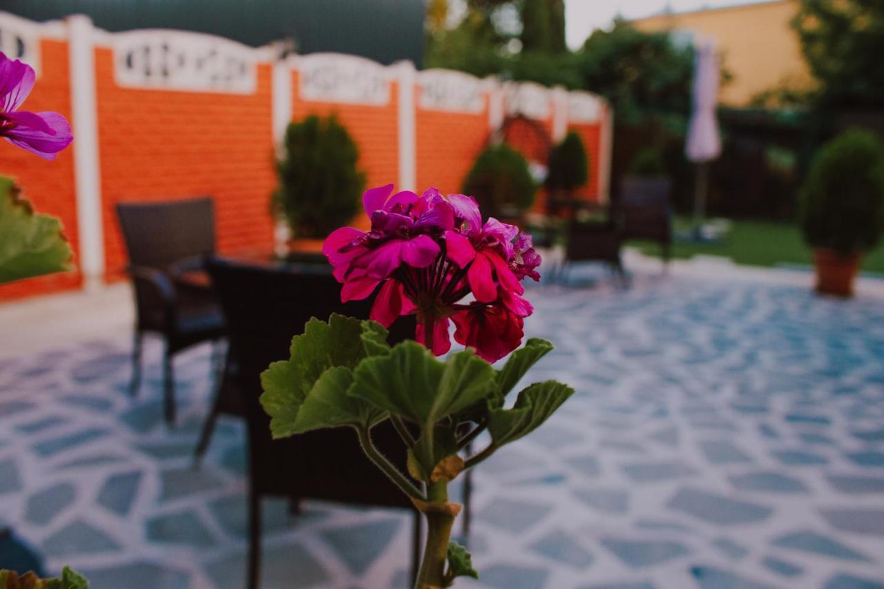 Hotel Lux Tbiliszi Kültér fotó