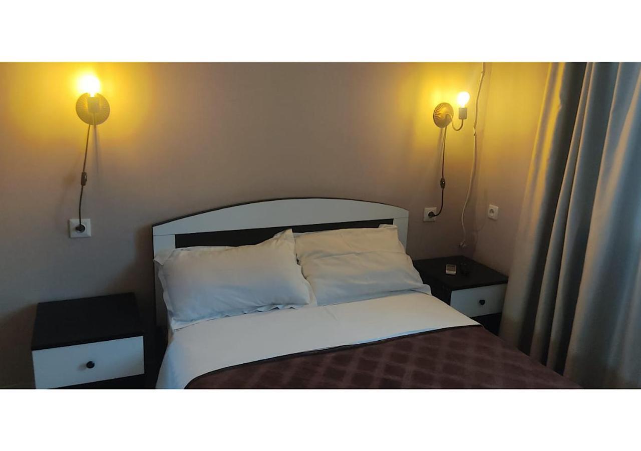 Hotel Lux Tbiliszi Kültér fotó